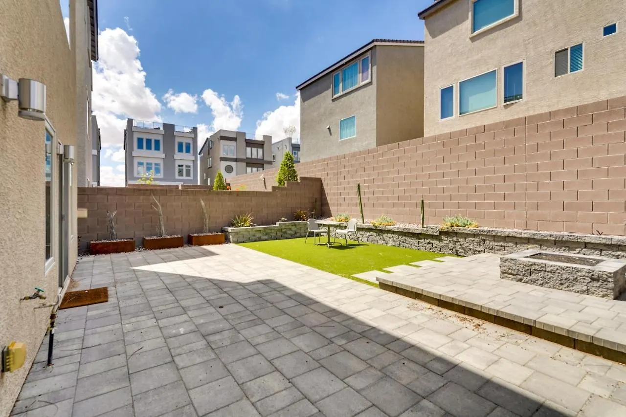 Holiday home Las Vegas Home With Terrace About 10 Mi To The Strip!