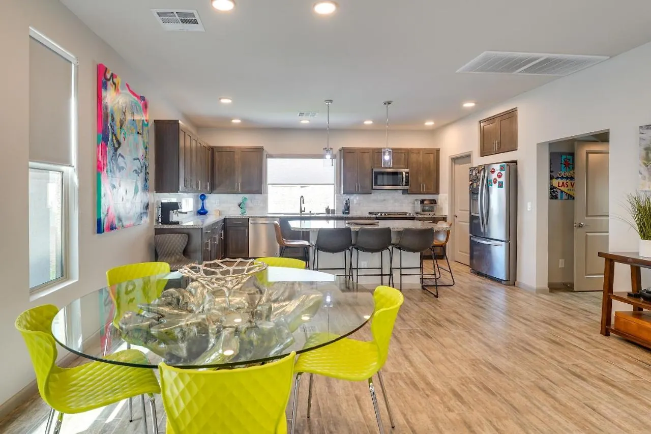 Las Vegas Home With Terrace About 10 Mi To The Strip! בית נופש